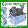 Máquina de moldeo de acero inoxidable de la venta caliente para Dumplings / bola de masa hervida que hace la máquina 008613343868845